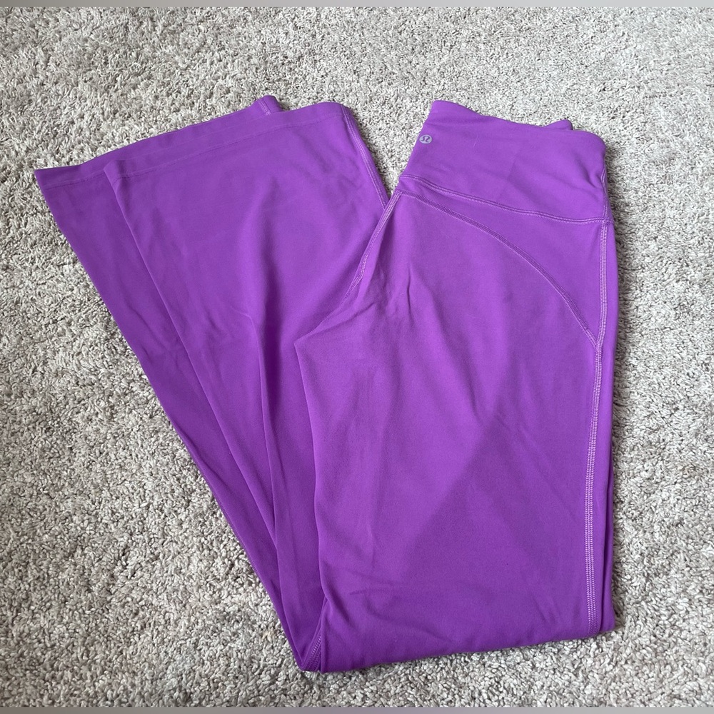 Lululemon Groove Super High Rise Flared Pant size 8 in Moonlit Magenta